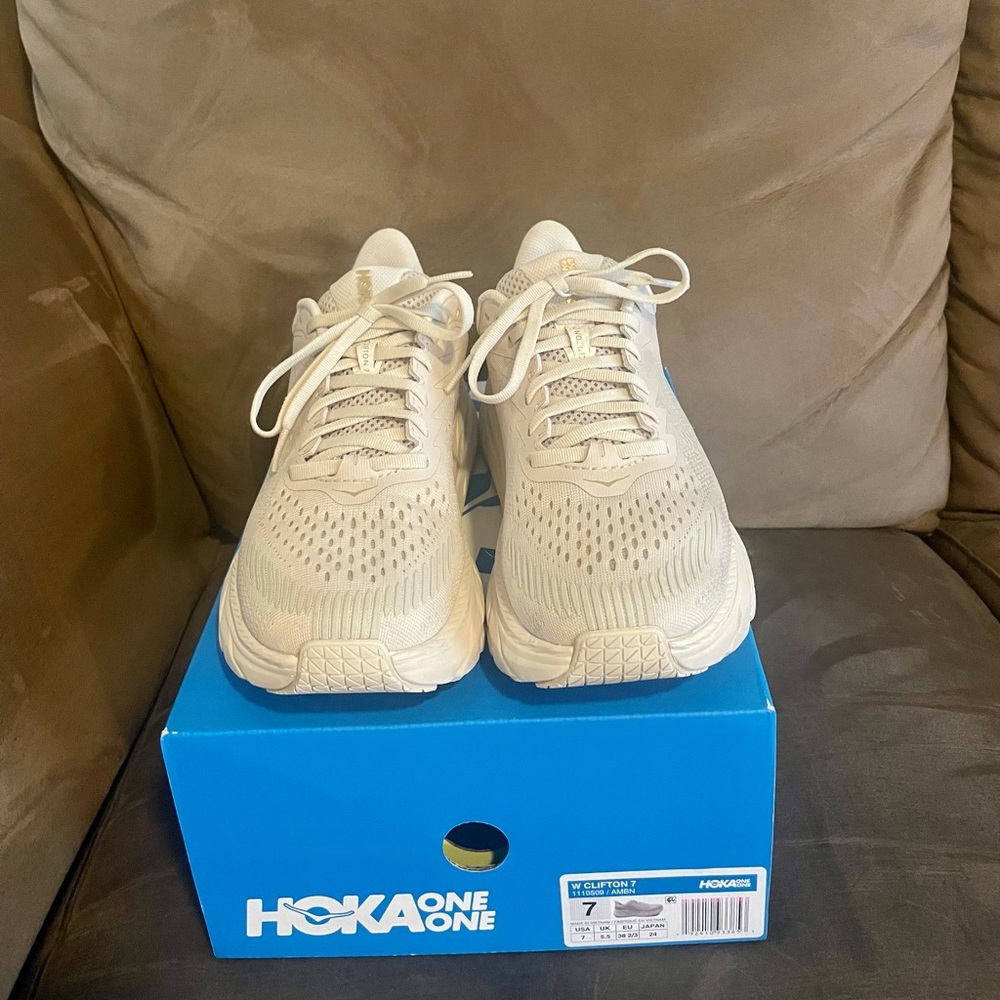 Woman’s Hoka Clifton 7. Almond Milk/Bronze. Size 7